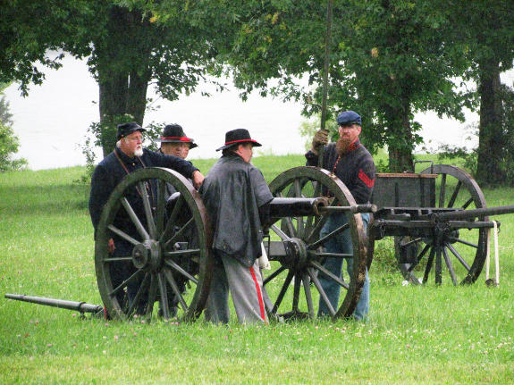 A Company K crew loads its Parrott rifle during the Union assault of the Saturday battle at the 2014 event at Pittsfield, IL.